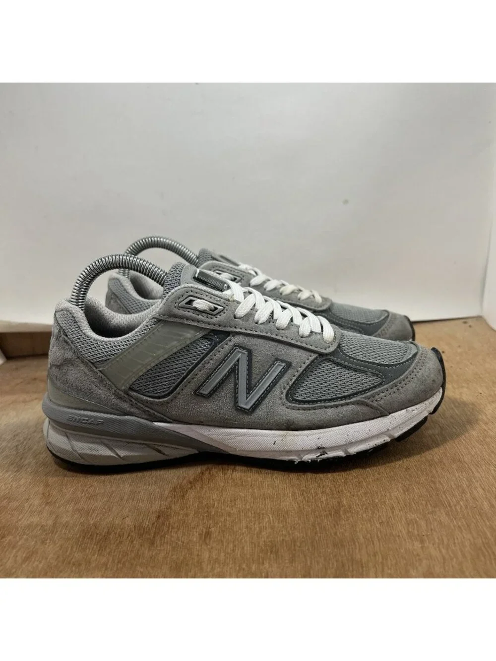 New Balance 990v5 Made In USA Women's Size 7 Running Shoes Gray
